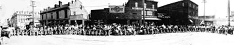  Zoom on Harley-Davidson picture 